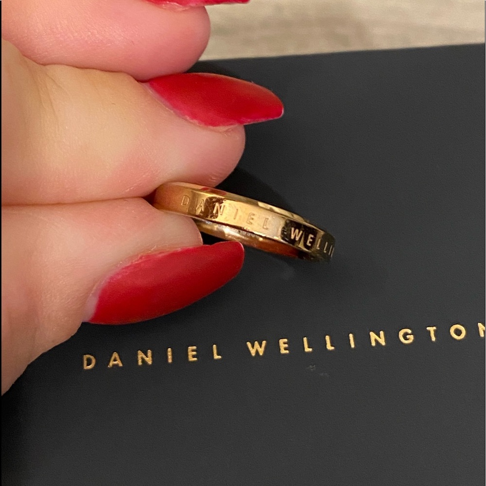 Daniel Wellington Classic Ring in Rose Gold - Picture 3 of 14